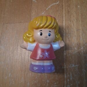 2015 MATTEL Fisher-Price LITTLE PEOPLE Blonde Girl Sister FIGURE Pink/Purple